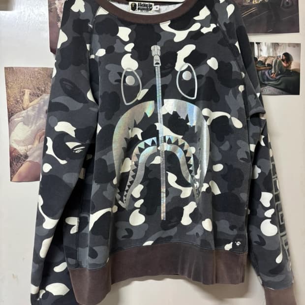 베이프 샤크 맨투맨 롱슬리브