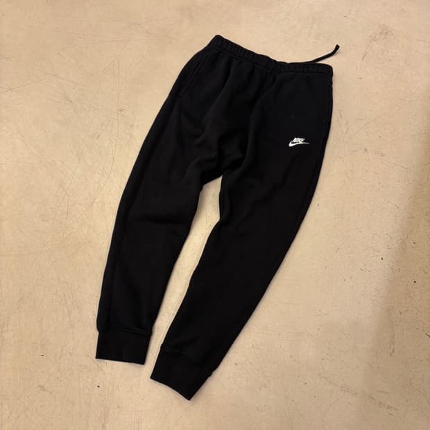 나이키 스몰로고 블랙 조거 팬츠