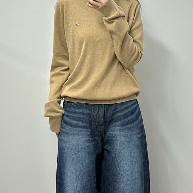 타미힐피거 자수로고 베이지 니트