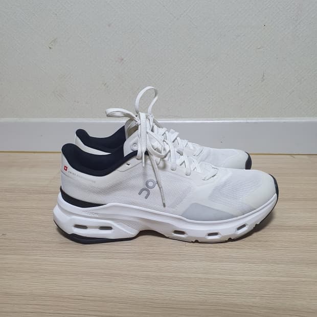 온러닝 클라우드 펄스2 트레이닝화 300