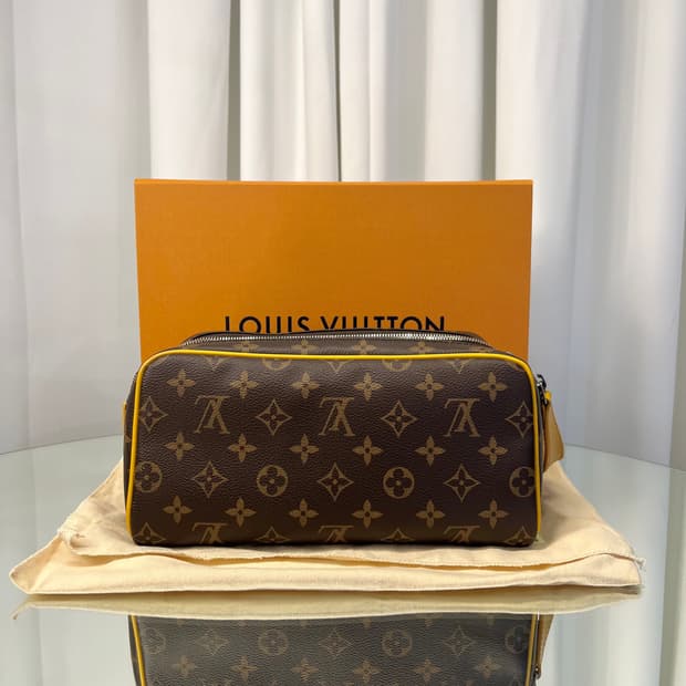 루이비통 모노그램 돕키트 파우치 엘로우