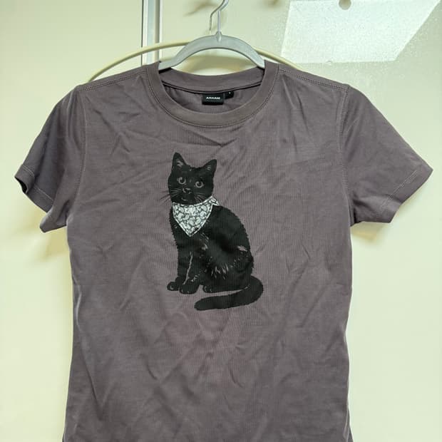 아캄 Aakam Cat Graphic Tee