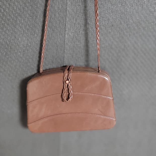 Carel 크로스바디백