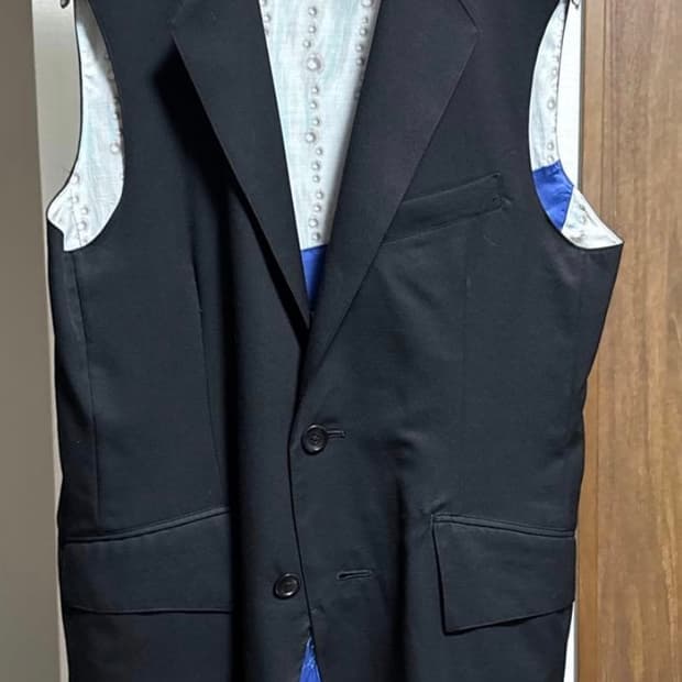 [M] Sulvam vest