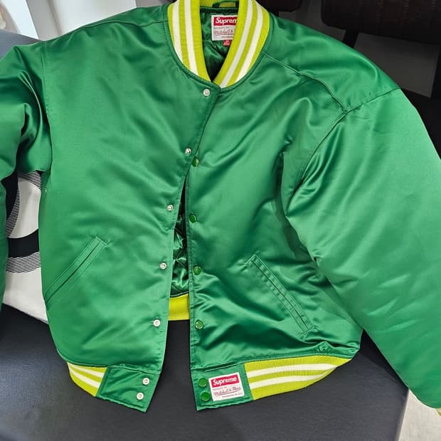 슈프림 바시티 m사이즈