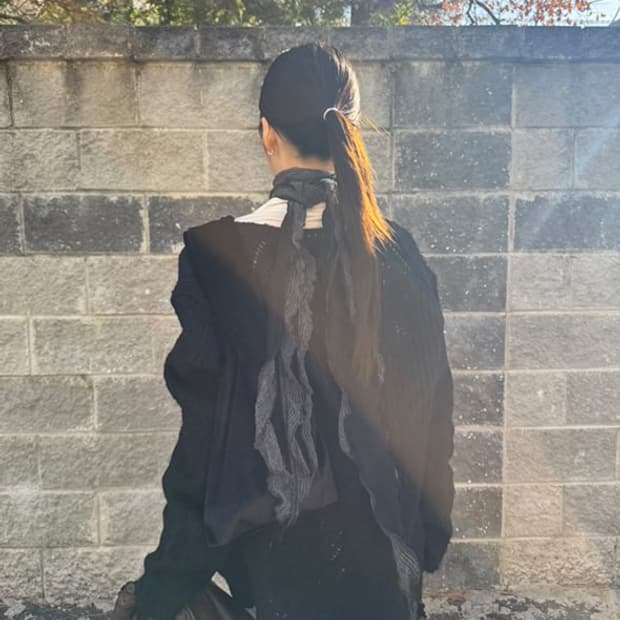 Breeze archive coco scarf 차콜/화이트