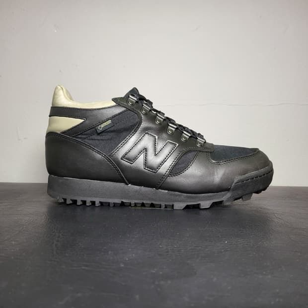 뉴발란스 트레킹화 270m
