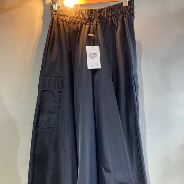 패러슛 블랙 롱스커트