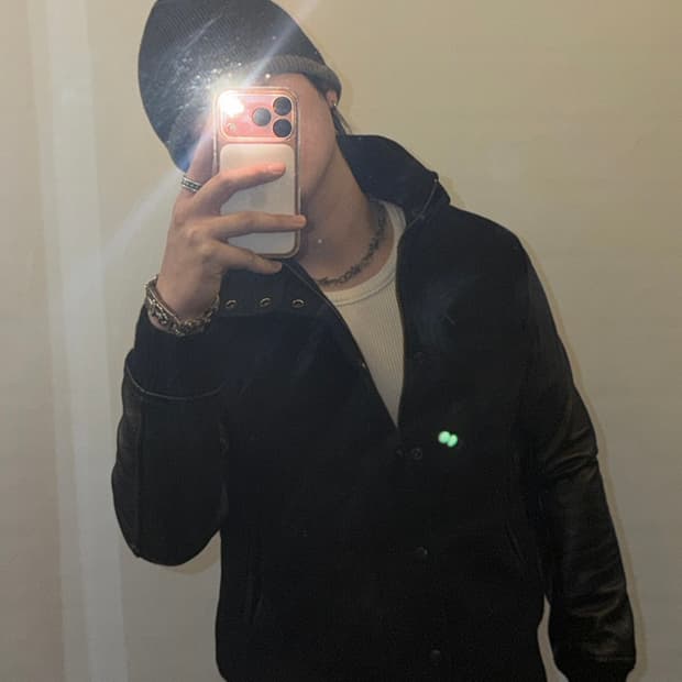 슬림핏 빈티지 스타디움 레더 자켓