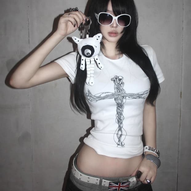 크로스 와이어 프린팅 슬림핏 반팔 티셔츠