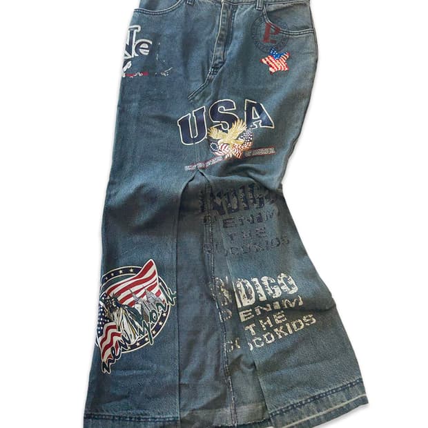 Graphic slit denim