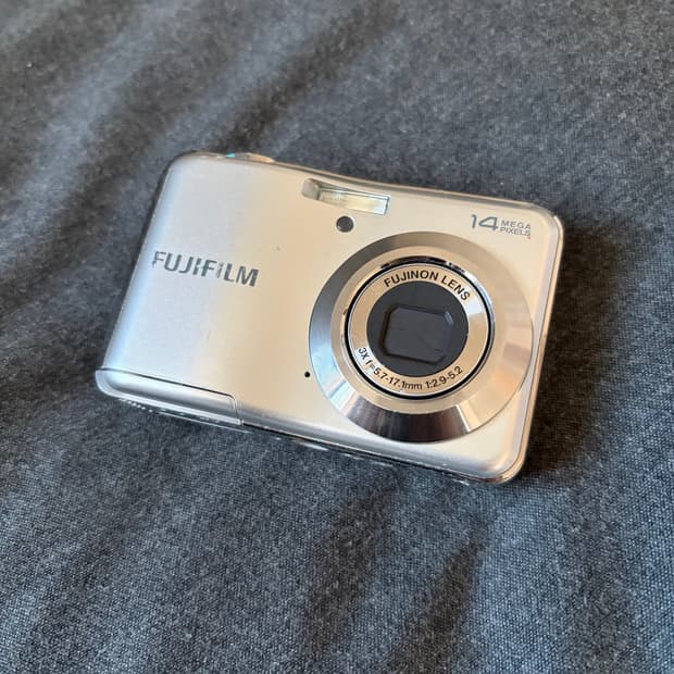 FUJIFILM FinePix AV230
