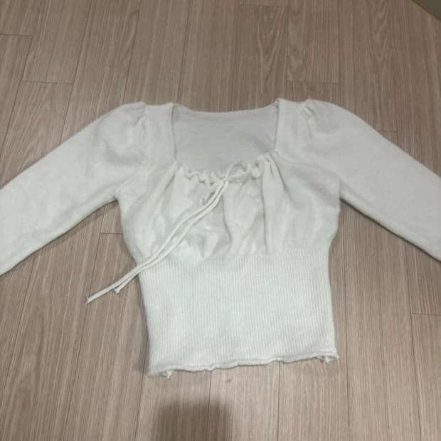 아이보리 스퀘어넥 리본 니트