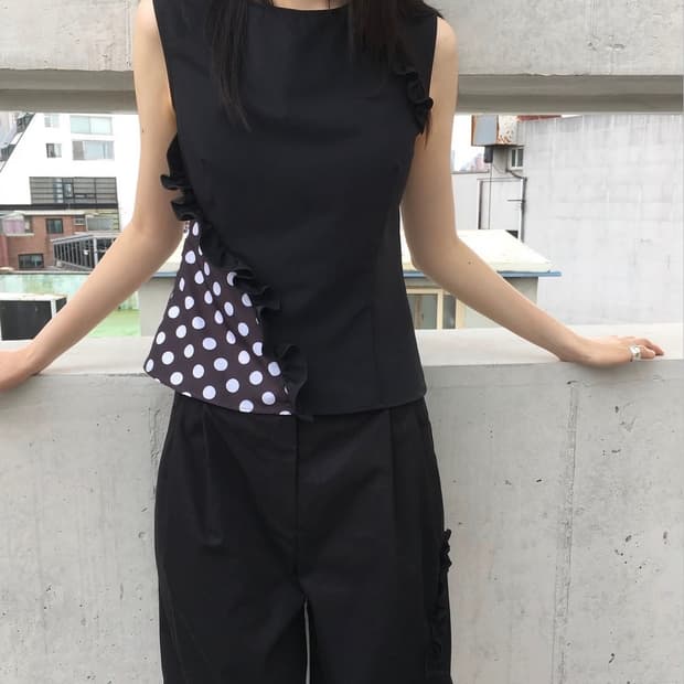 바하윤 bahayoon 도트 러플 슬리브리스