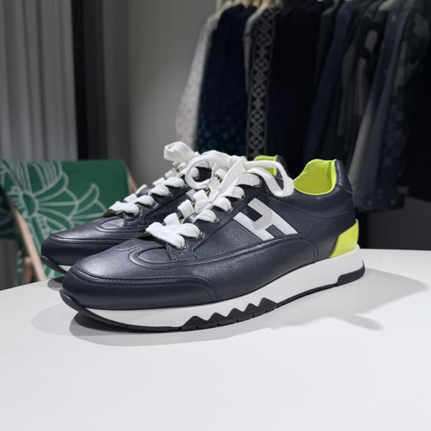 42 / 에르메스 H로고 트레일 블랙 네오그린 스니커즈
