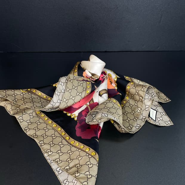 GUCCI 구찌 GG 플라워 실크 스카프