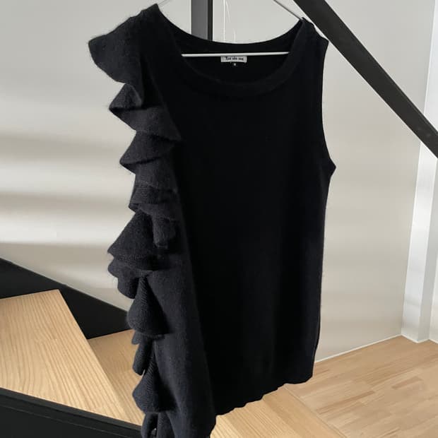 한안순 사이드 러플 앙고라 니트 베스트