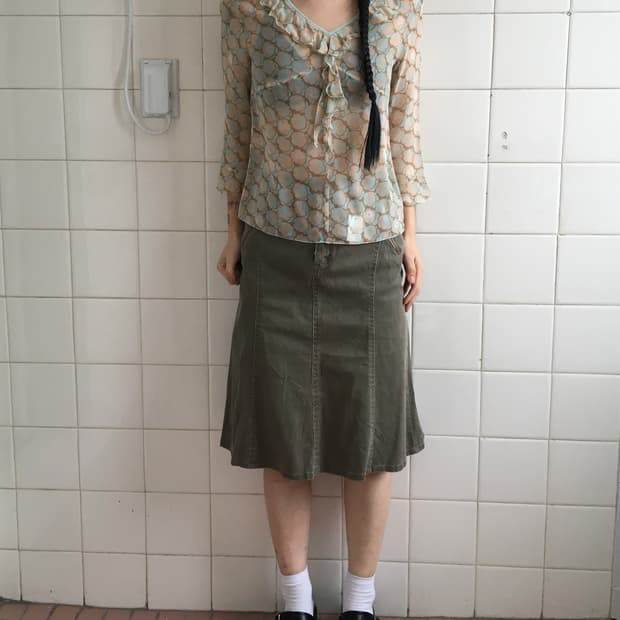 Ruffle point pattern blouse