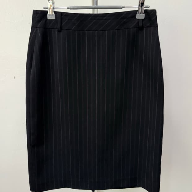 긱시크 스트라이프 미디 스커트