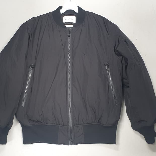 인사일런스 블랙 봄버 자켓