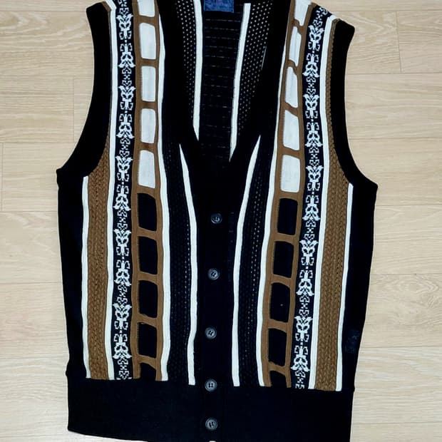 COOGI 깔 케이블 니트 민소매 가디건