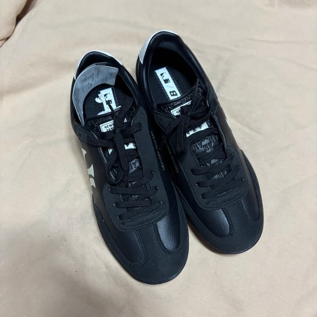 엠엘비 스니커즈 250