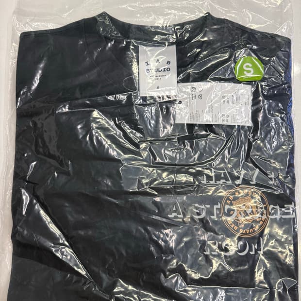 (새상품) 아이앱 스튜디오 스토리지 룸 반팔티 판매해요.(size : S