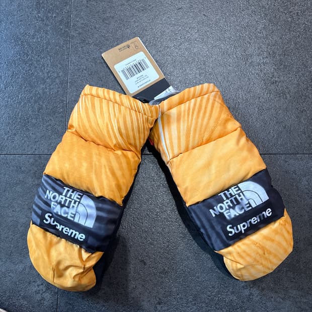 슈프림 노스페이스 장갑 M사이즈