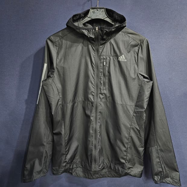 아디다스 블랙 남성 슬림핏 100 바람막이 후드집업 