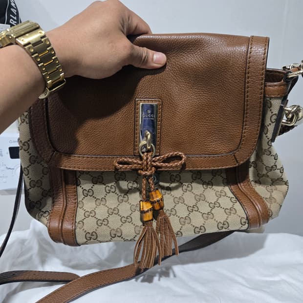 구찌 GG 캔버스 벨라 플랩 사첼백