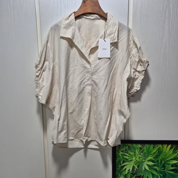 (타임세일)(새상품)Day 베이지 반팔 블라우스