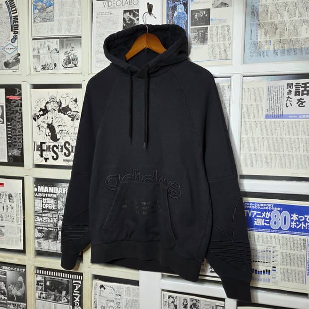 아디다스 올블랙 파이어버드 자수 로고 후드티