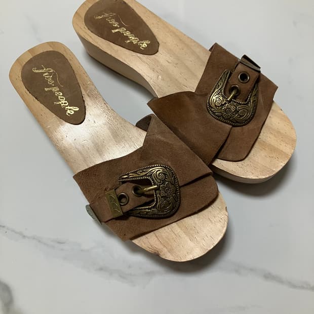 프리피플 웨스턴 버클 스웨이드 슬라이드 우든 샌들