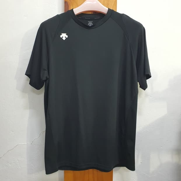 데상트 라운드 반팔티(100)