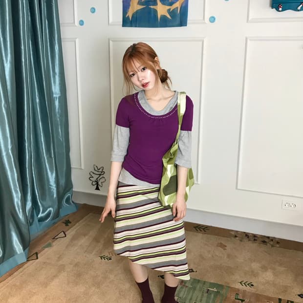 스트라이프 사선 언발 스커트와 색감이 조화는로운 퍼플 상의+말차🍃💟