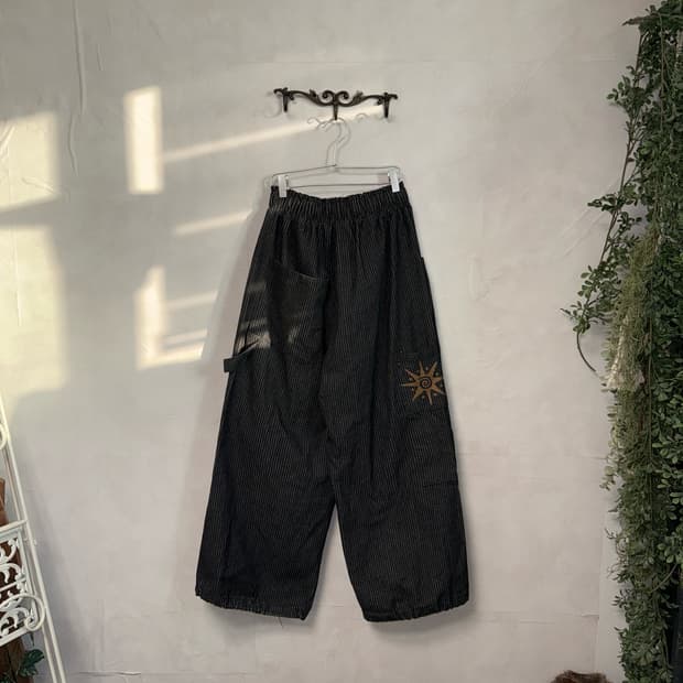 Charcoal sunflower pin tucked balloon pt