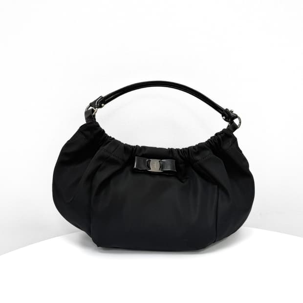 페라가모 바라보우 나일론 셔링 호보백