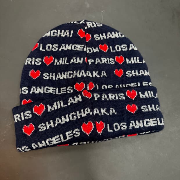 슈프림 로고 하트 비니 