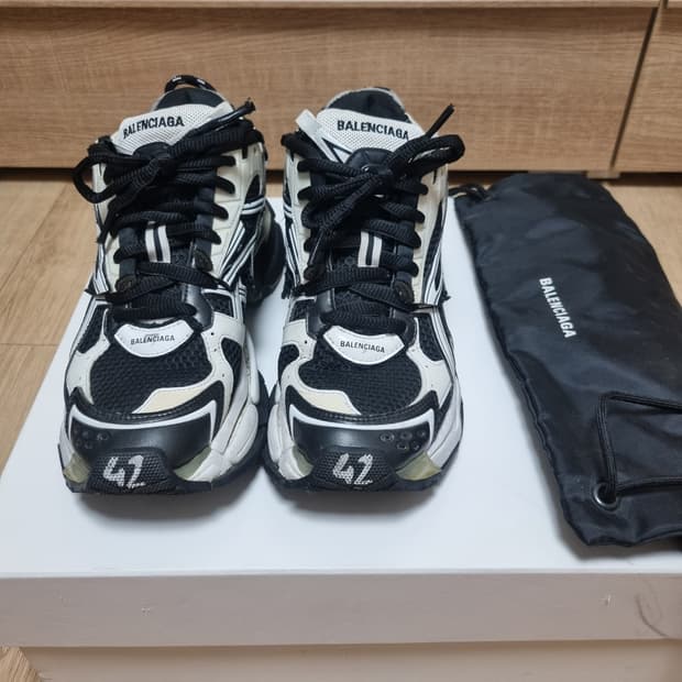 발렌시아가 뉴러너 블랙화이트 42