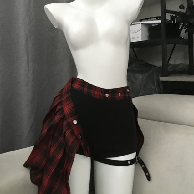 ༒ punk red checkered garter skirt