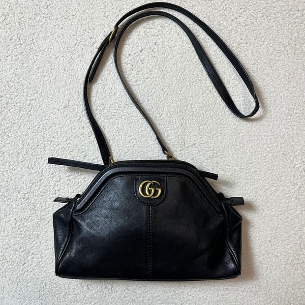 구찌 GUCCI 르벨 스몰 블랙 레더 숄더백 A1738