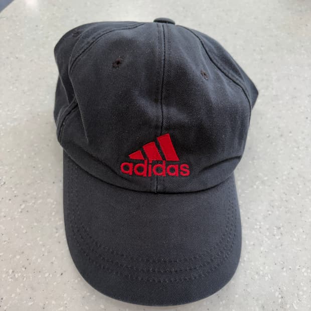 18. 아디다스 빈티지 캡