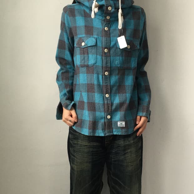 Check pattern hood high neck shirt