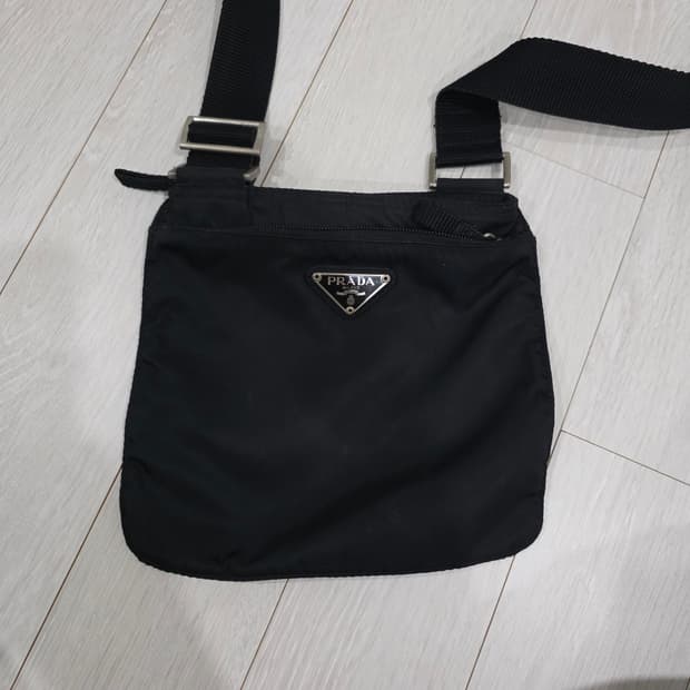 프라다 테수토 나일론 플랫 미니 크로스백 숄더백