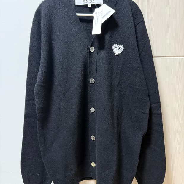 직거래)꼼데가르송 화이트와펜 가디건 새상품