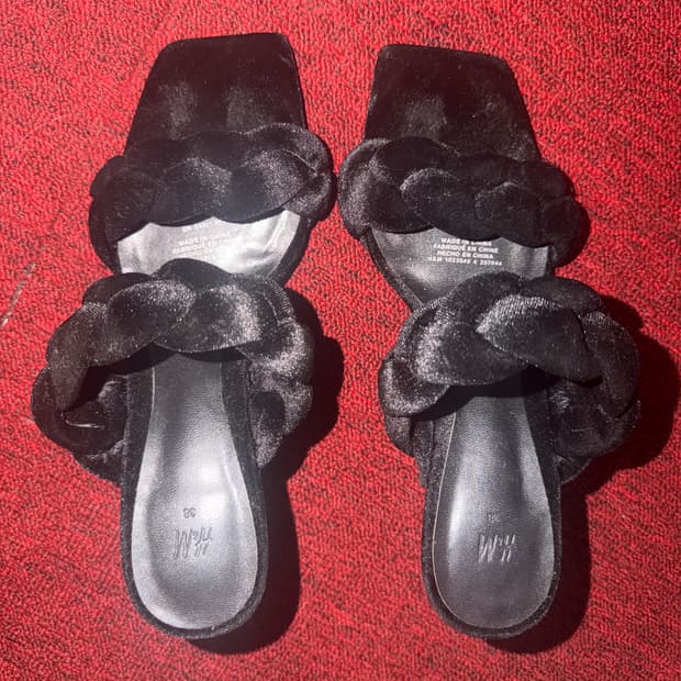 H&M 벨벳 오픈토힐