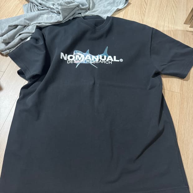 노메뉴얼 shark t-shirt 반팔티 블랙