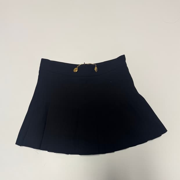 여성 자라 ZARA 금장 장식 플리츠 스커트 치마 블랙