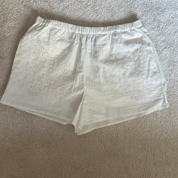 자라 자수 쇼츠