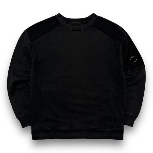 CP 컴퍼니 블랙 렌즈 암포켓 빈티지 맨투맨